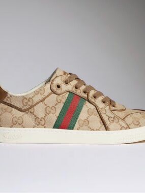 Gucci beige canvas sneaker with green and red web stripe